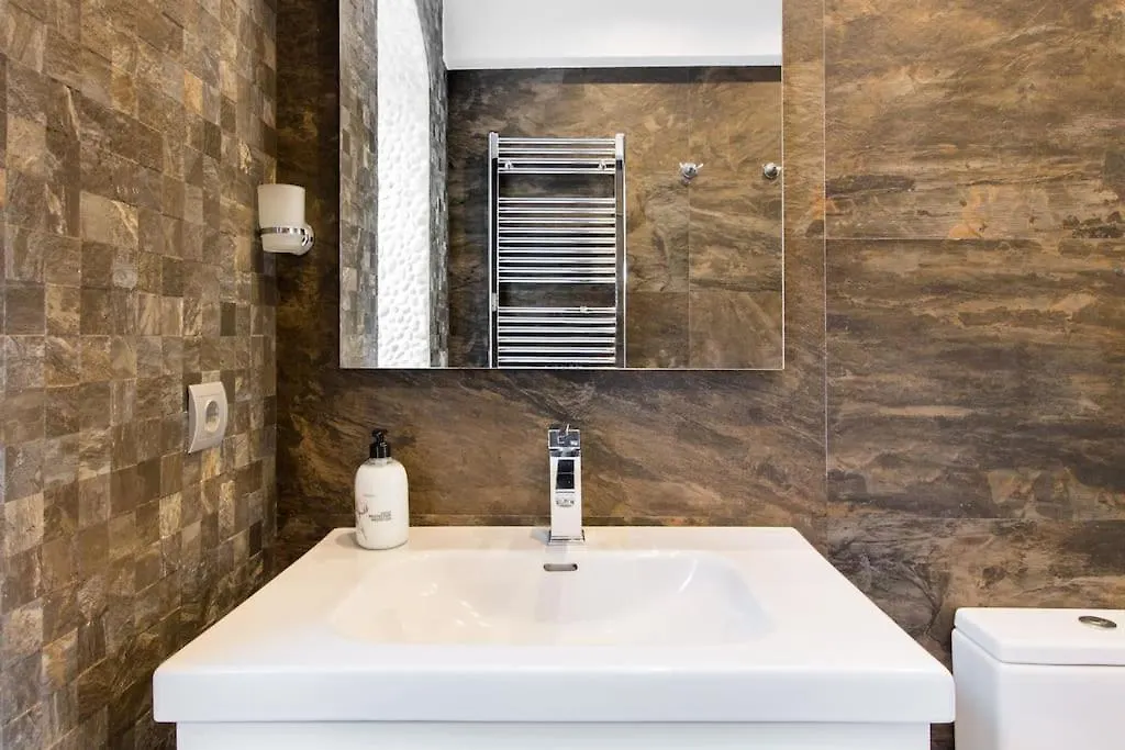マルベーリャ Boutique Townhouse With Hot Tub Near Puerto Banusヴィラ 別荘