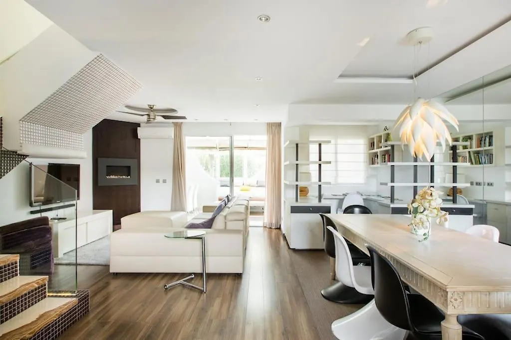 別荘 マルベーリャ Boutique Townhouse With Hot Tub Near Puerto Banusヴィラ