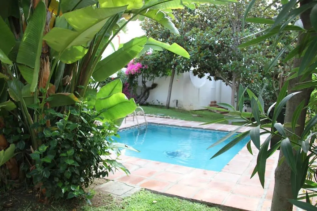 マルベーリャ Boutique Townhouse With Hot Tub Near Puerto Banusヴィラ 別荘